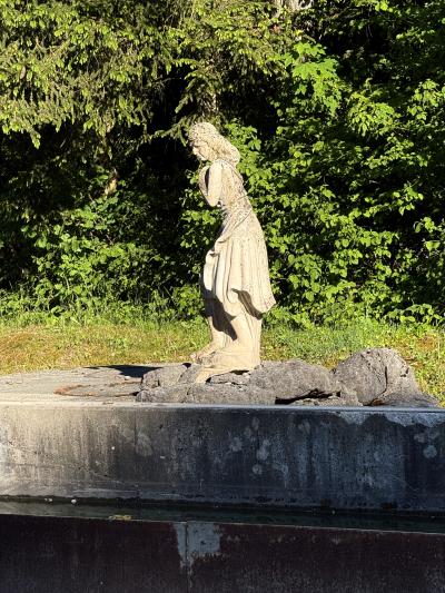 Statue in der Inertdeponie