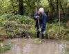 Ein Amphibien-Tümpel wird gereinigt